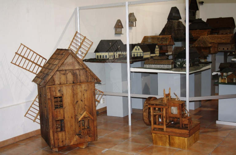 Muzeum ČR - výstava Ze dřeva a kamene